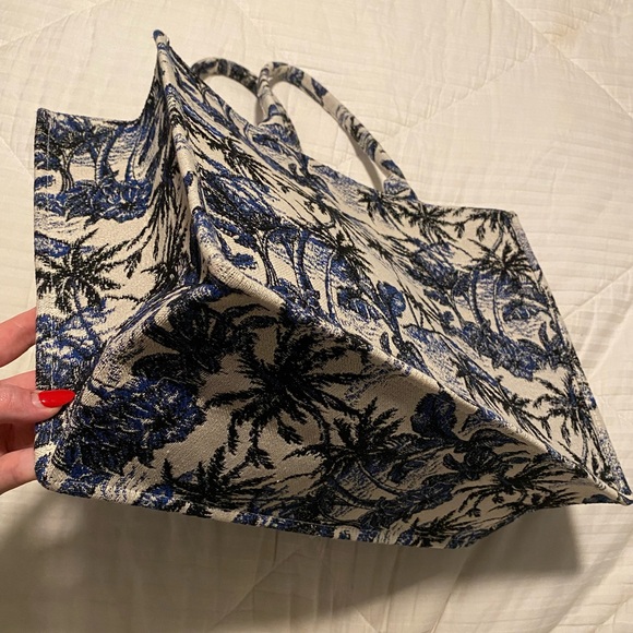 H&M book tote - Picture 2 of 3